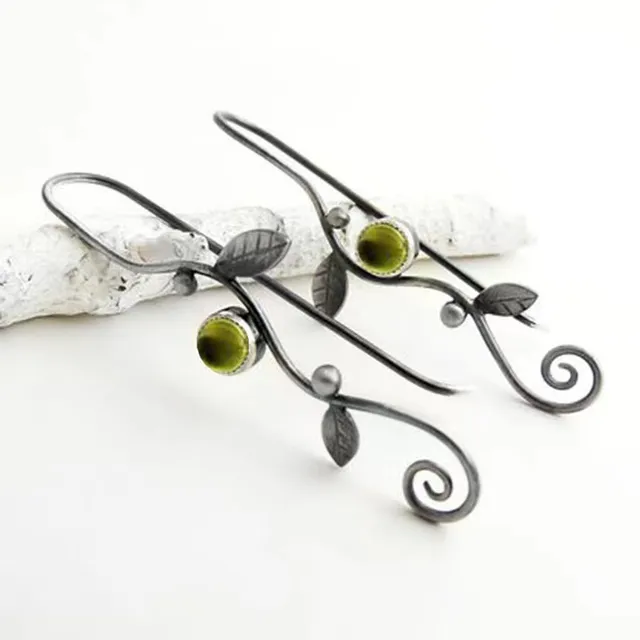 Vintage-Style Yellow Zirconia Leaf Earrings with Sunny Sparkle
