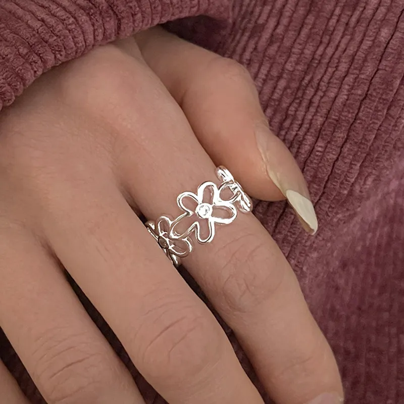 Open Flower and Vine Ring with Delicate Detail in Silver Colour