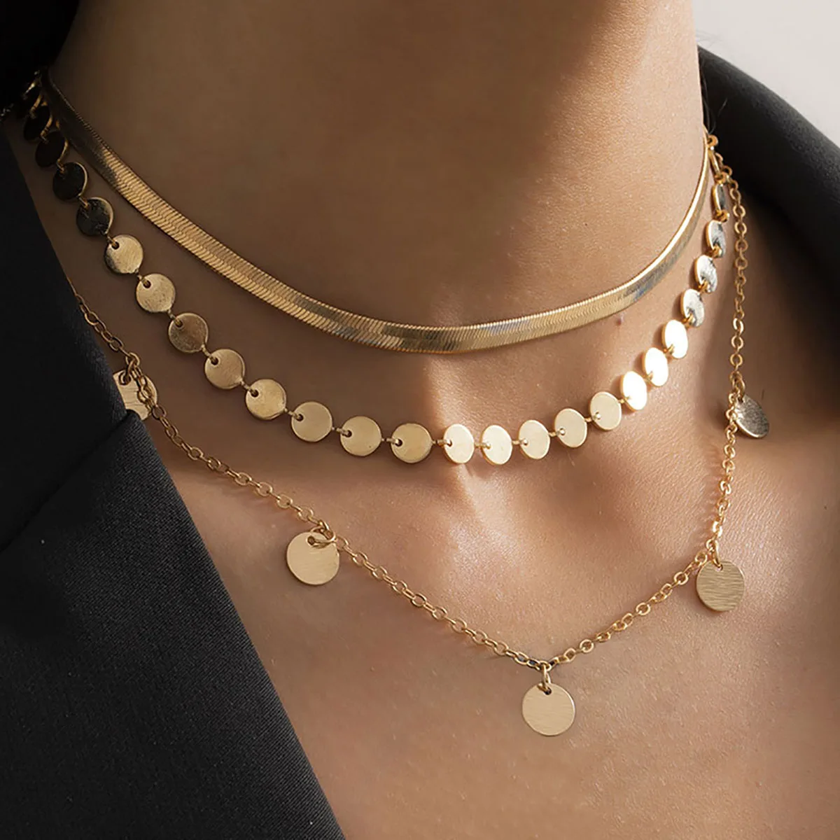 Vintage-Style Plate Pendant Necklace in Gold Colour