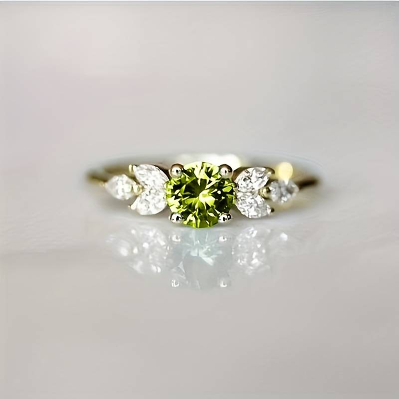 Ring i vintagestil med olivgrön zirkonia och jordig färg