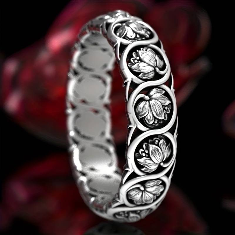 Vintage-Style Blossom Ring with Soft Petals in Silver Colour