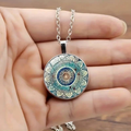 Runt blått mandalahalsband i vintagestil med detaljerat mönster