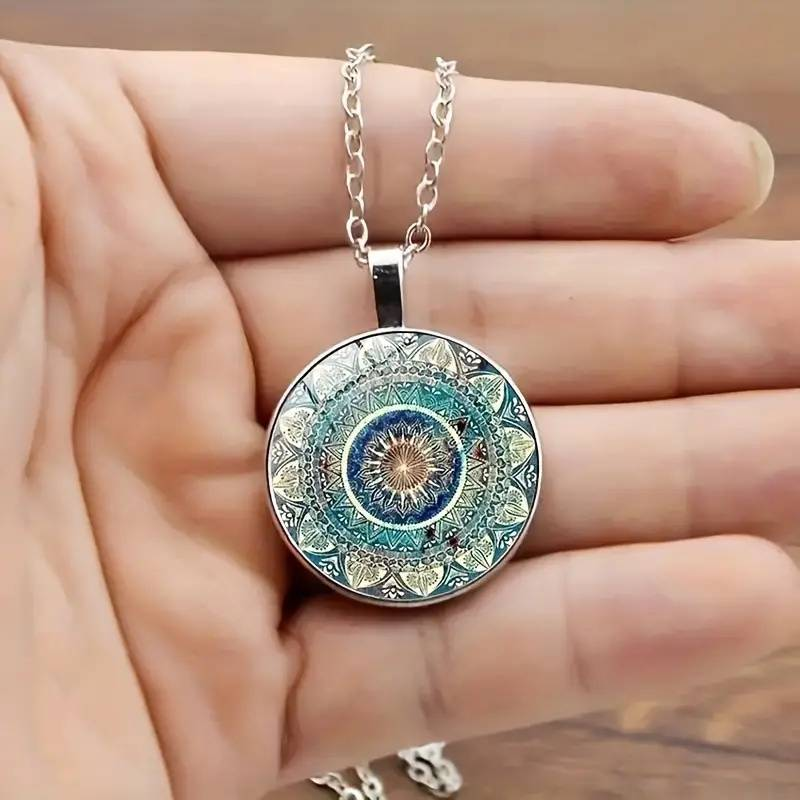 Runt blått mandalahalsband i vintagestil med detaljerat mönster