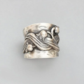 Ring med rosmotiv och detaljer i vintagestil, silverfärgad