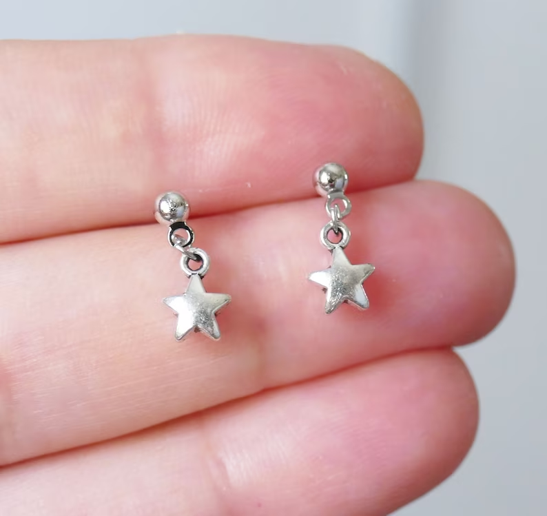 Vintage-Style Star Earrings in Silver Colour with Bright Points
