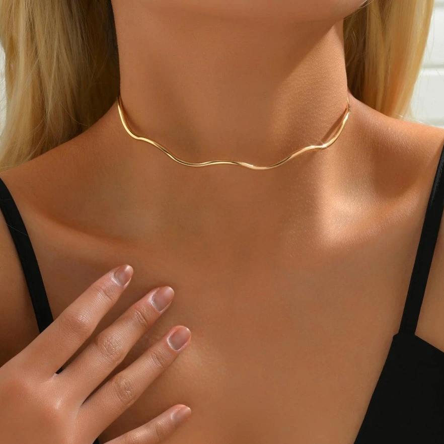 Vintage-Style Thin Chain Necklace in Gold Colour for Layering