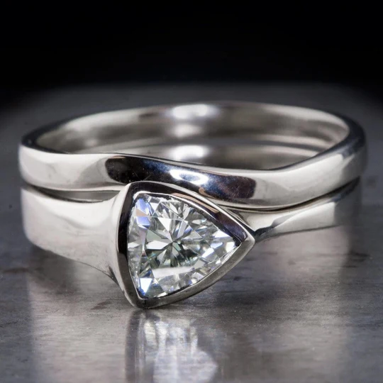 Flerlagrad zirkoniaring i vintagestil, silverfärgad
