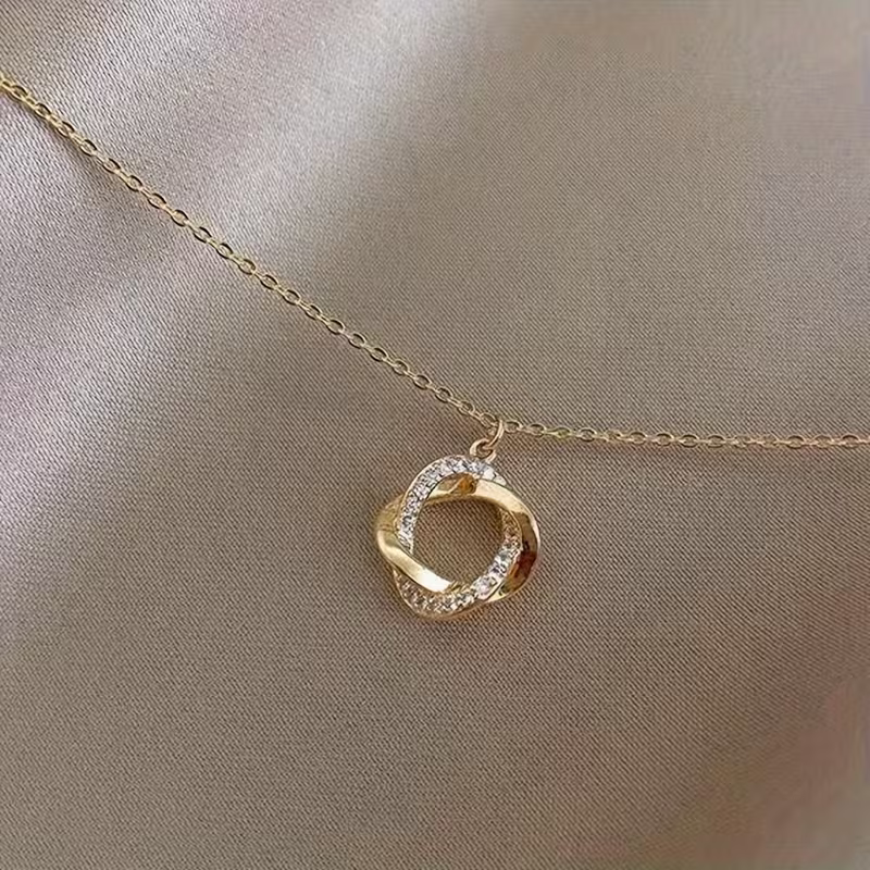 Modern Rope Chain Necklace with Twisted Texture and Bright Shine
