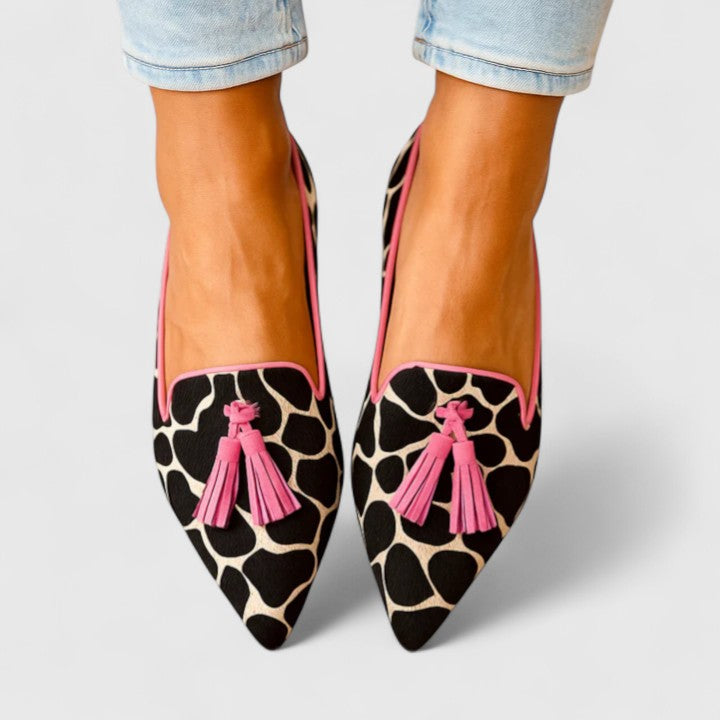 Loafers med spetsig tå och öppen design