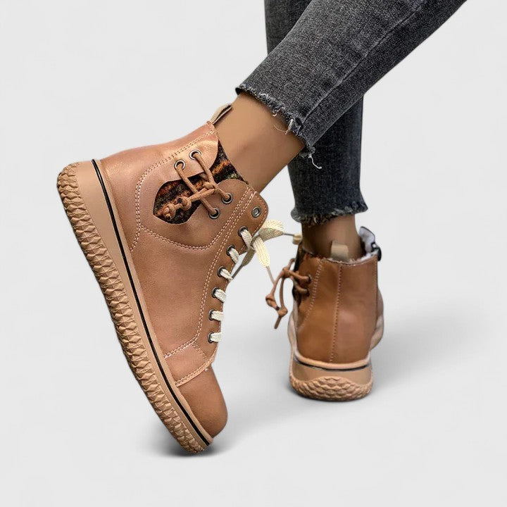 Boots med stickade paneler, snörning och sidodragkedja
