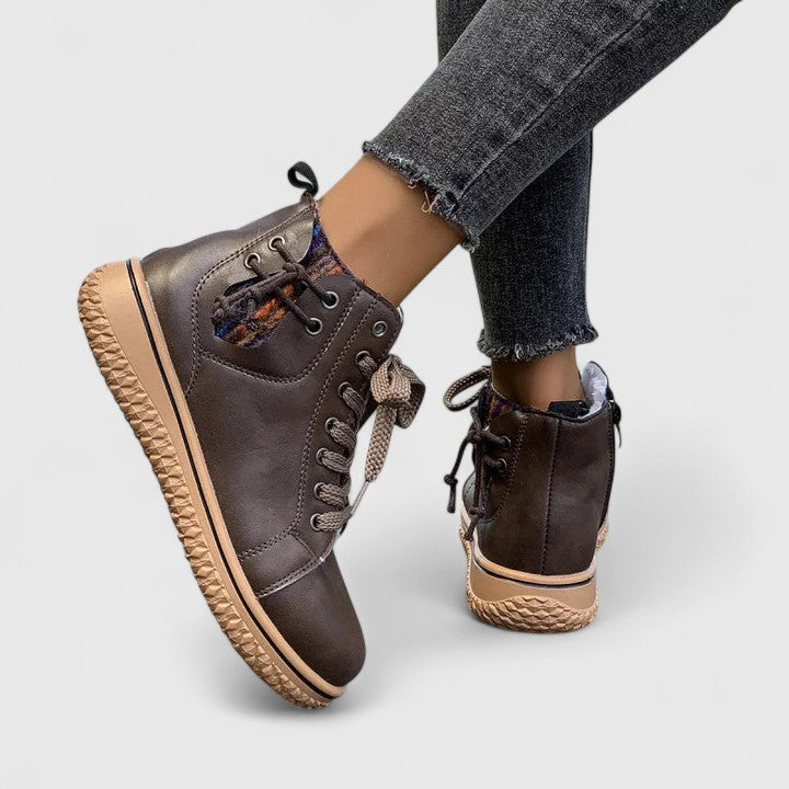 Boots med stickade paneler, snörning och sidodragkedja