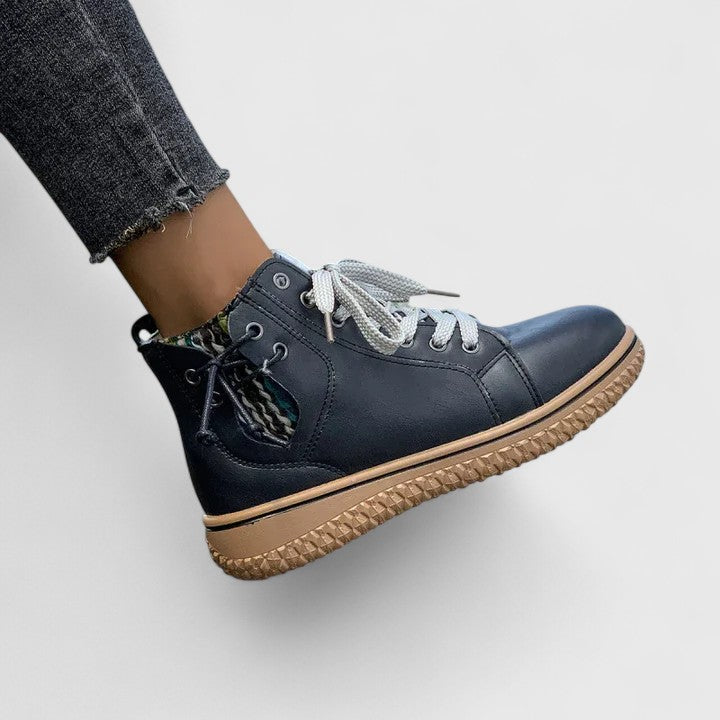 Boots med stickade paneler, snörning och sidodragkedja