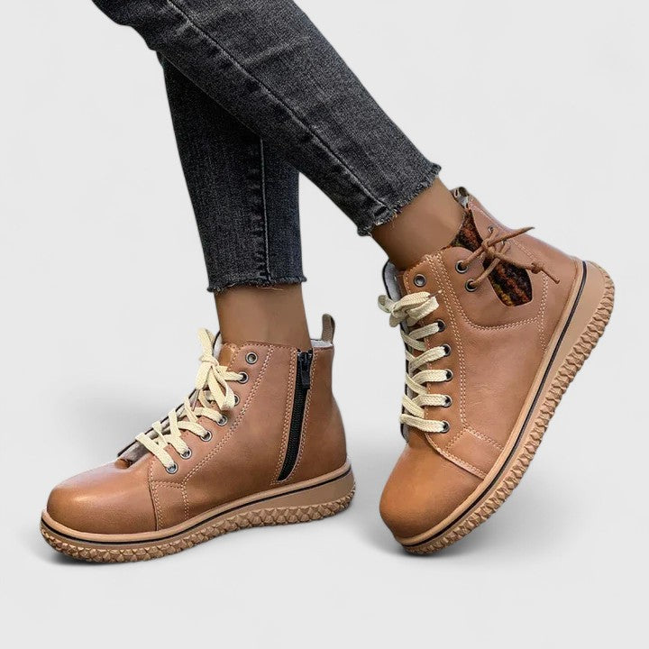Boots med stickade paneler, snörning och sidodragkedja