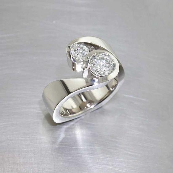 Vintage-Style Open Zirconia Ring with Airy Shape in Silver Colour