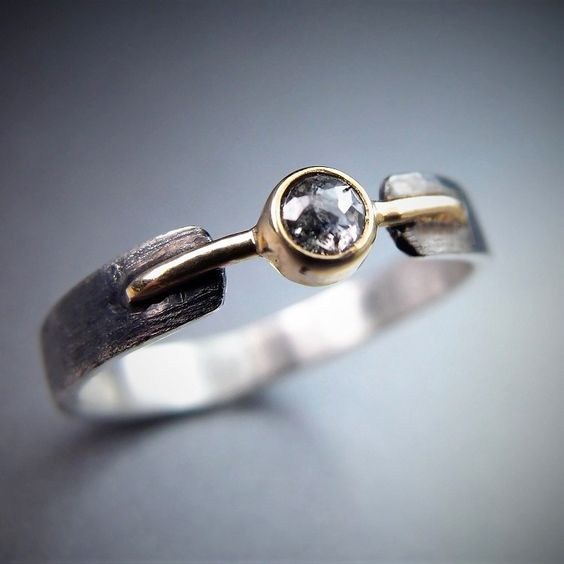 Adjustable Simple Zirconia Ring with Vintage-Style Setting