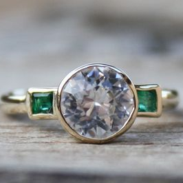 Vintage-Style Green Zirconia and Crystal Ring with Fresh Sparkle