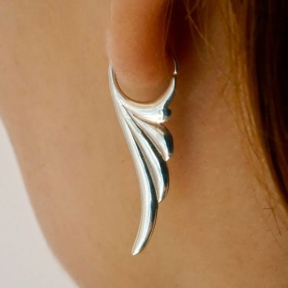Vintage-Style Wing Earrings in Silver Colour with Feather Detail