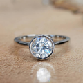 Round Inlaid Glass Ring with Vintage Style in Silver Colour