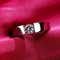 Vintage-Style Bright Glass Stone Ring in Silver Colour