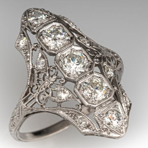 Vintage-Style Shield Ring with Zirconia in Silver Colour