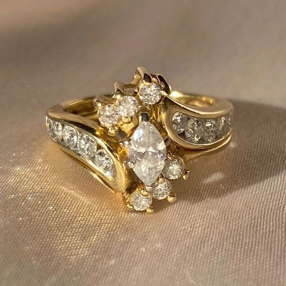 Wave Ring with Zirconia Cluster Crest in Gold Colour