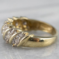 Knuten spiralring i vintagestil med mjuk struktur, guldfärgad
