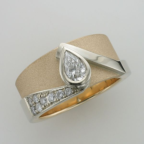 Vintage-Style Zirconia Drop Ring with Bright Sparkle