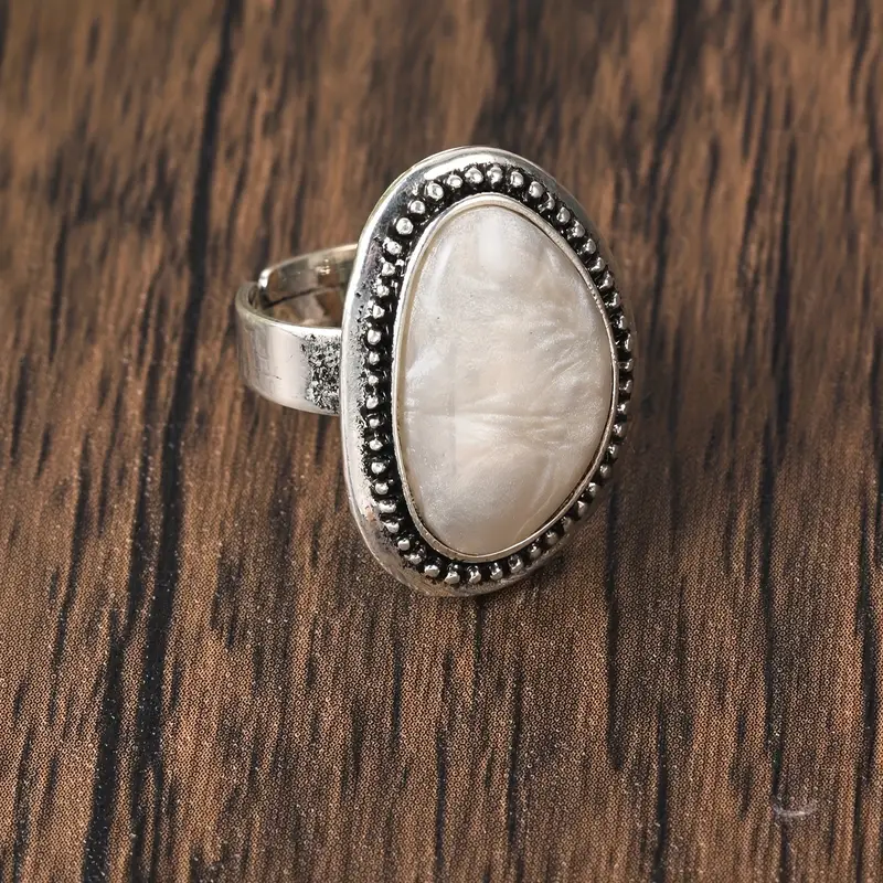 Vintage-Style White Stone Ring with Cool Mount in Silver Colour