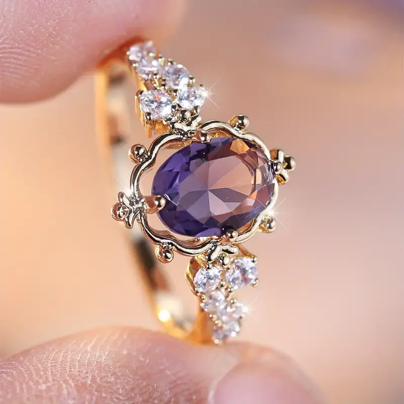 Ring with Violet Detail and Bright Finish in Gold Colour