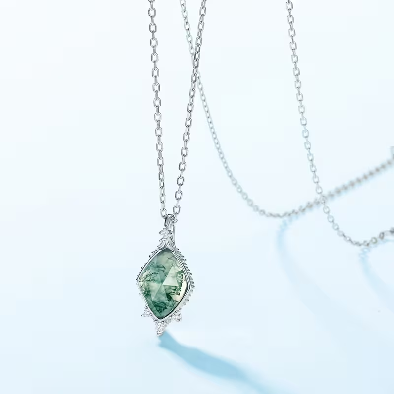 Green Moss-Pattern Stone Necklace with Nature Theme