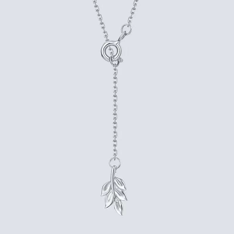 Halsband med ormbunke och grön sten med mossmönster med skogskänsla