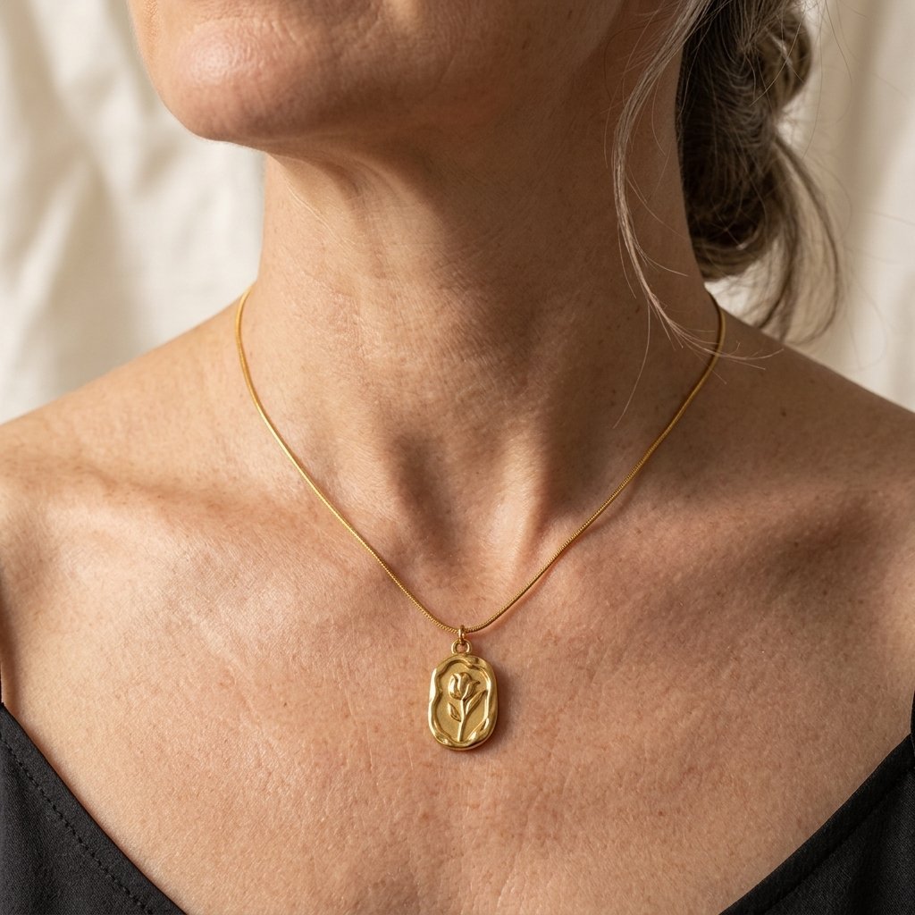 Halsband med tulpanhänge, mjuk blomdesign och vårkänsla