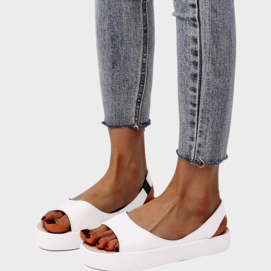 Slip in-sandaler med vadderad innersula och lätt sula