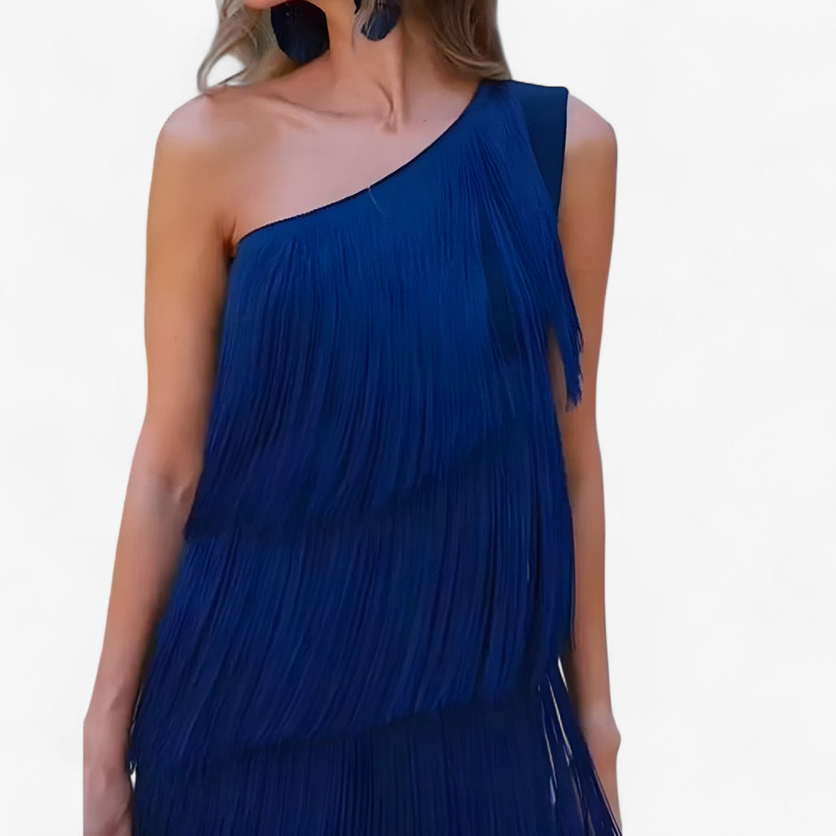 Vestido de noche con flecos y silueta ajustada