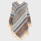 Poncho de punto de estilo boho con un ajuste holgado y acogedor