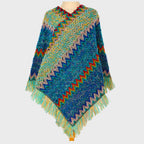 Poncho de punto de estilo boho con un ajuste holgado y acogedor
