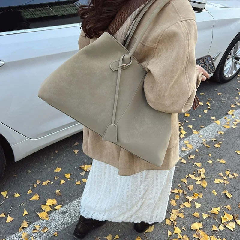 Rymlig totebag med plats för dator