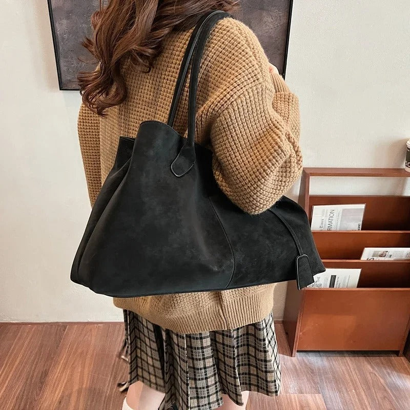 Rymlig totebag med plats för dator