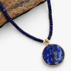 Handgjort hänghalsband i lapis lazuli med naturlig sten