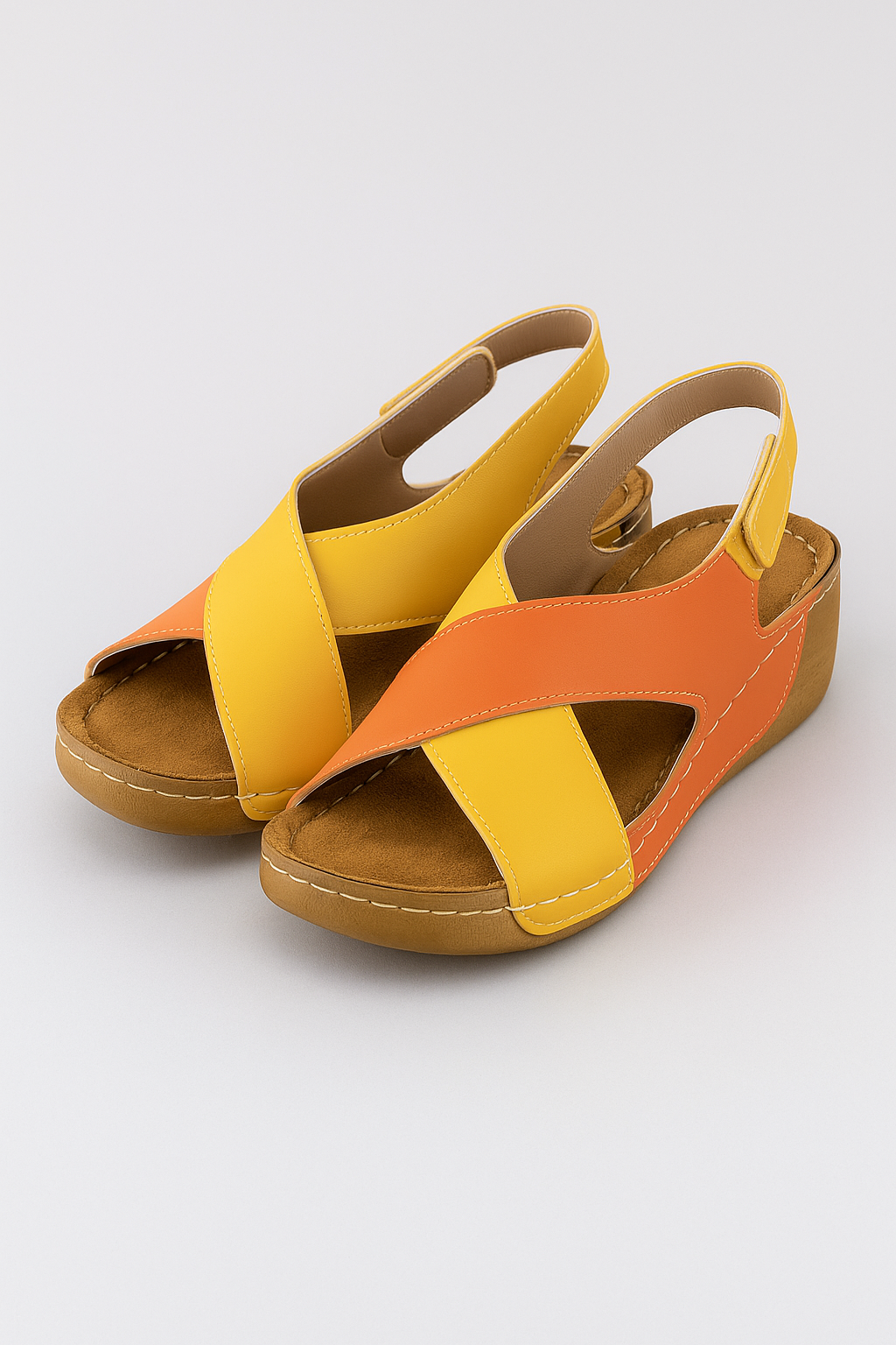 Sandalias de tiras cruzadas con plantilla acolchada para el verano