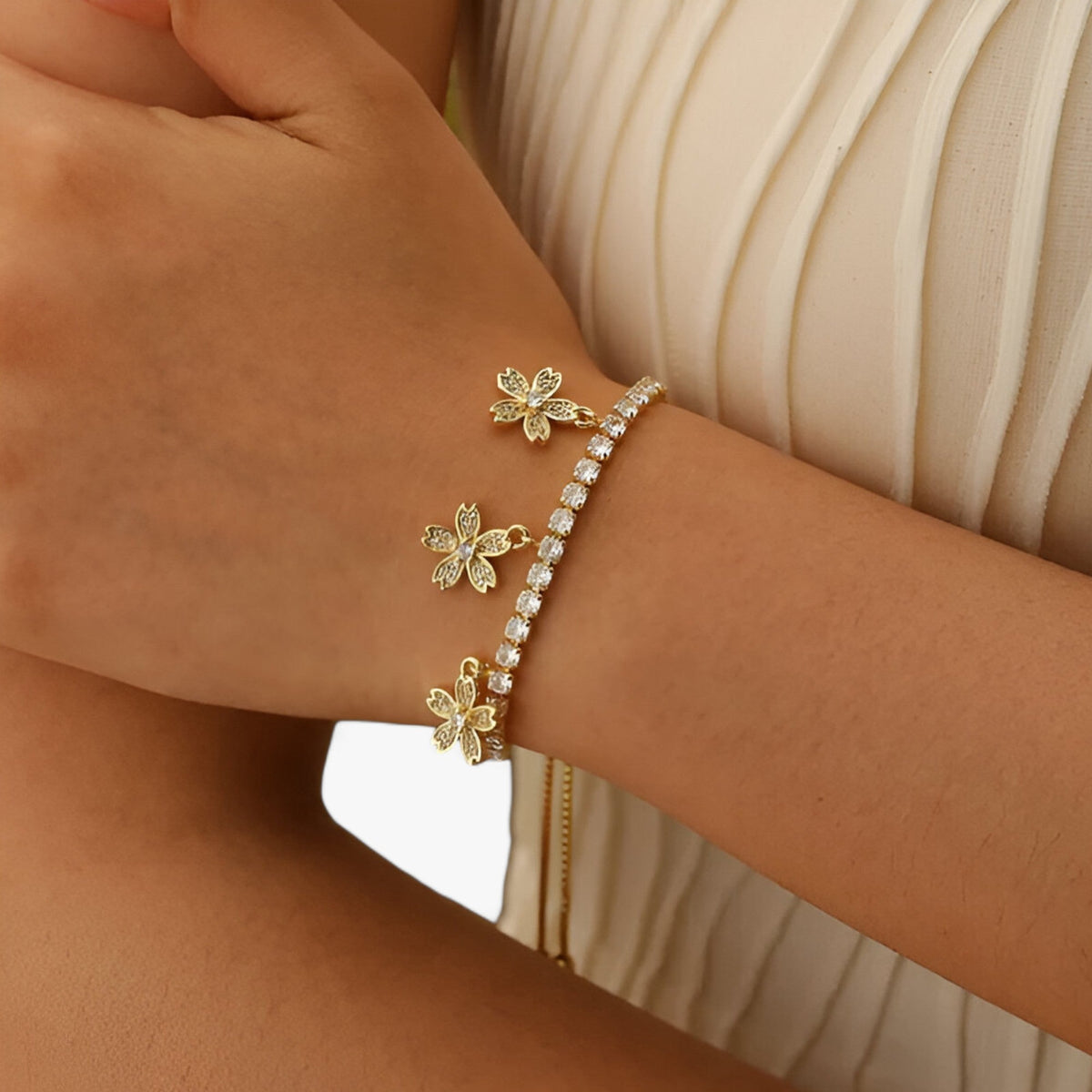 Pulsera de charms con colgante de flor de circonita cúbica