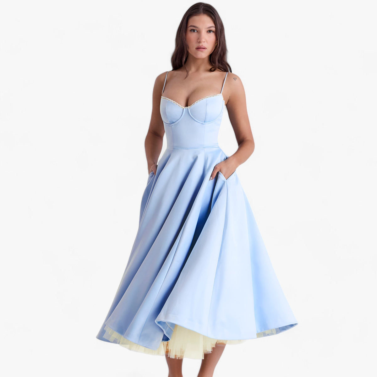 Vestido de corte refinado en tejido suave para ocasiones especiales