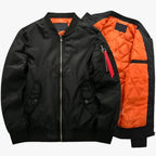 Chaqueta bomber MA1 con puños de canalé y bolsillos con cremallera