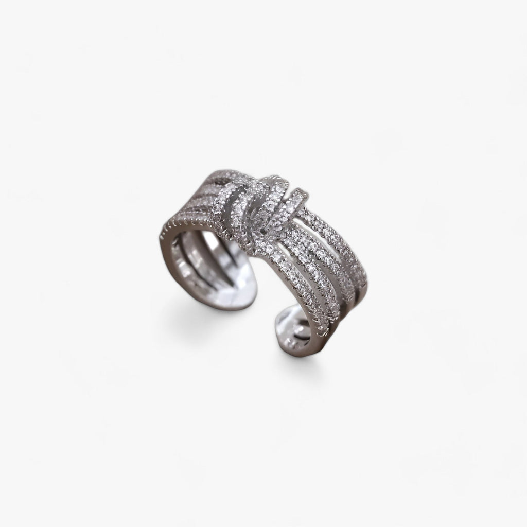 Anillo de diseño abierto con circonita en tono dorado o plata