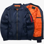 Chaqueta bomber MA1 con puños de canalé y bolsillos con cremallera