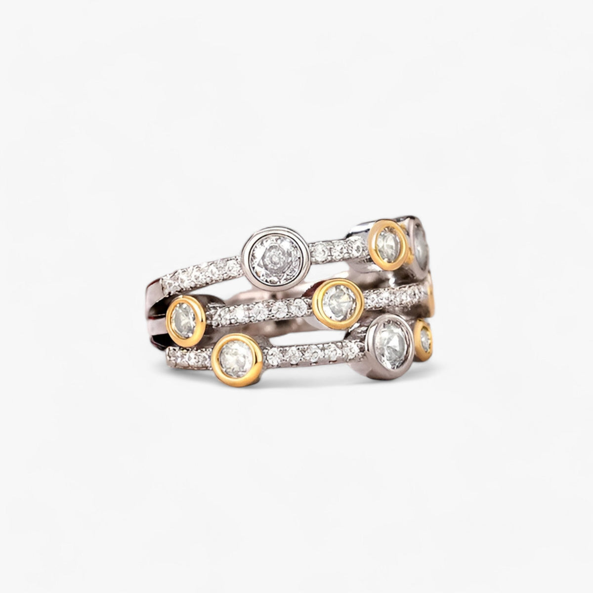 Anillo bicolor vintage con circonita cúbica brillante en el centro