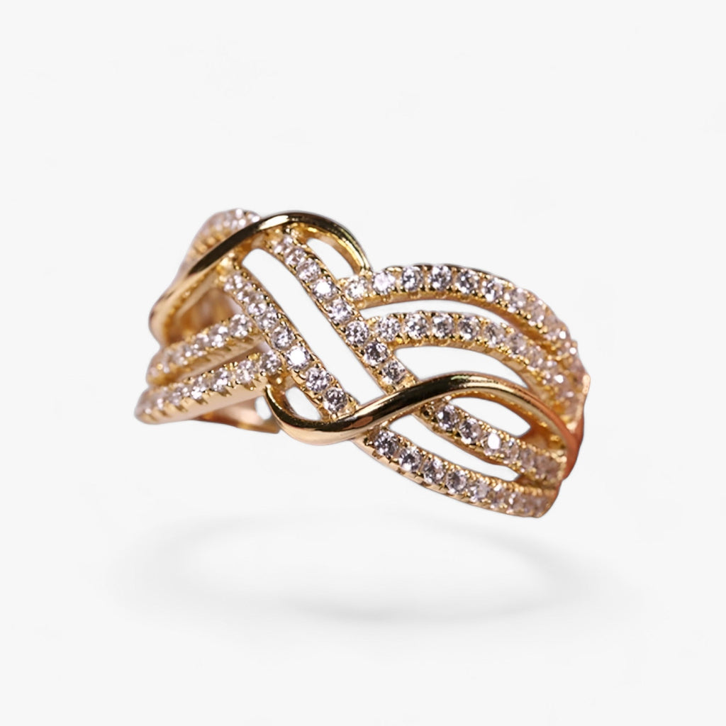 Conjunto de anillos con cruces en tono dorado y diseño de varias bandas