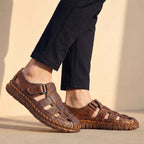 Sandalias de hombre perforadas con suela texturizada