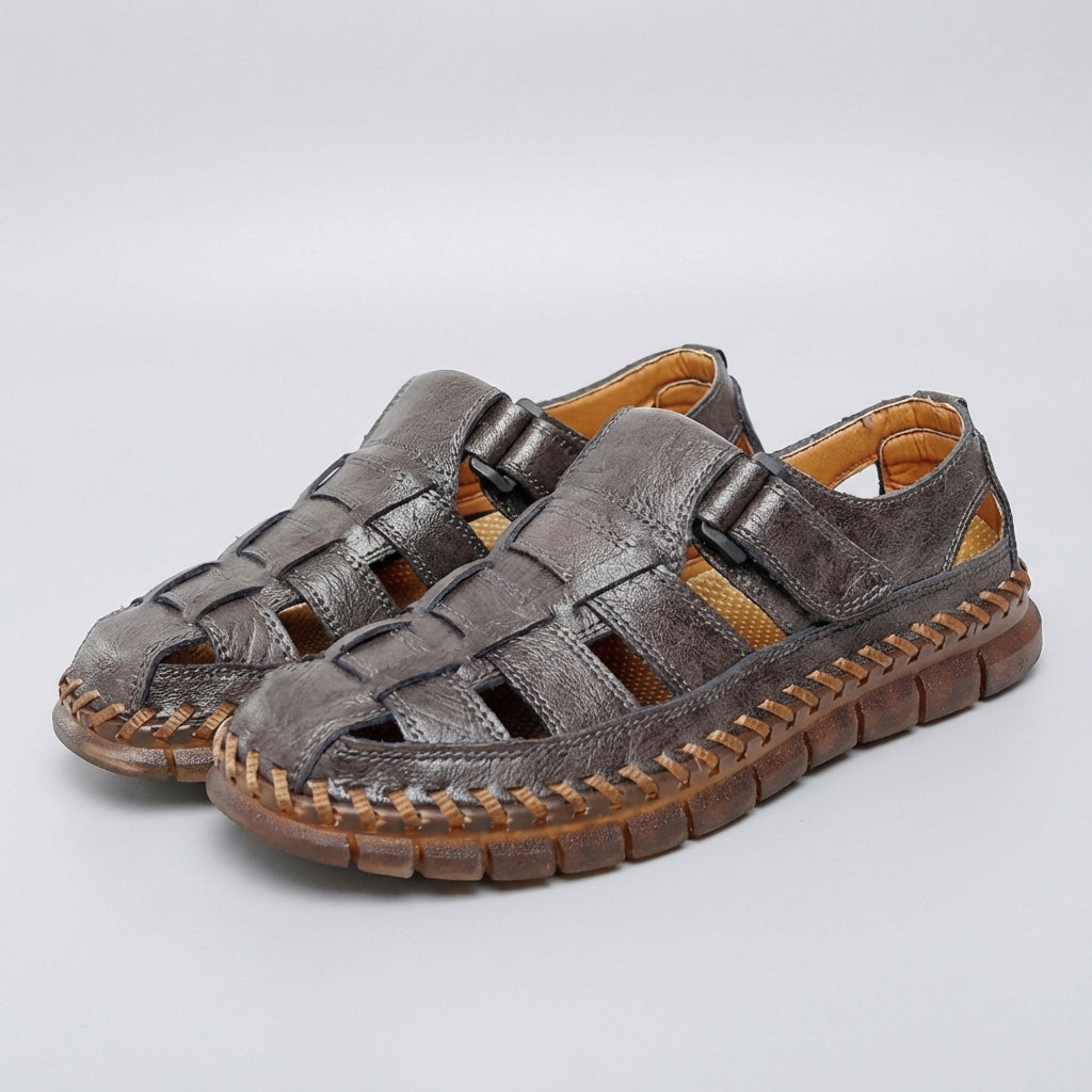 Sandalias de hombre perforadas con suela texturizada