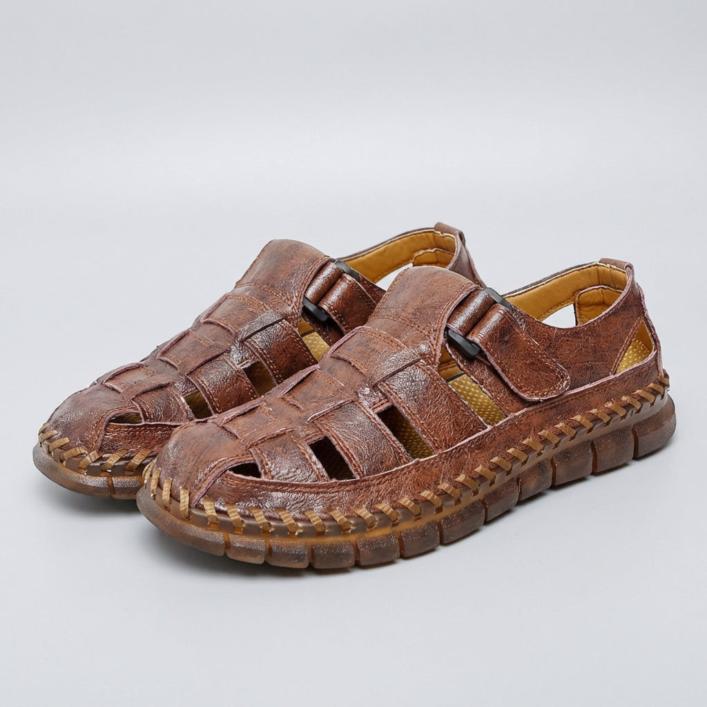 Sandalias de hombre perforadas con suela texturizada
